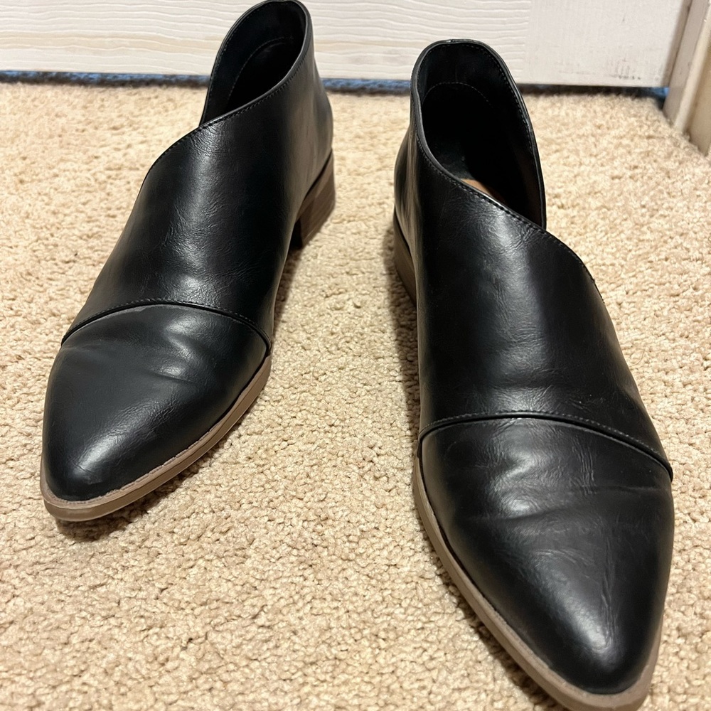 Universal thread black flats